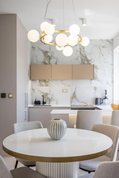 Hedonist Apartment Split