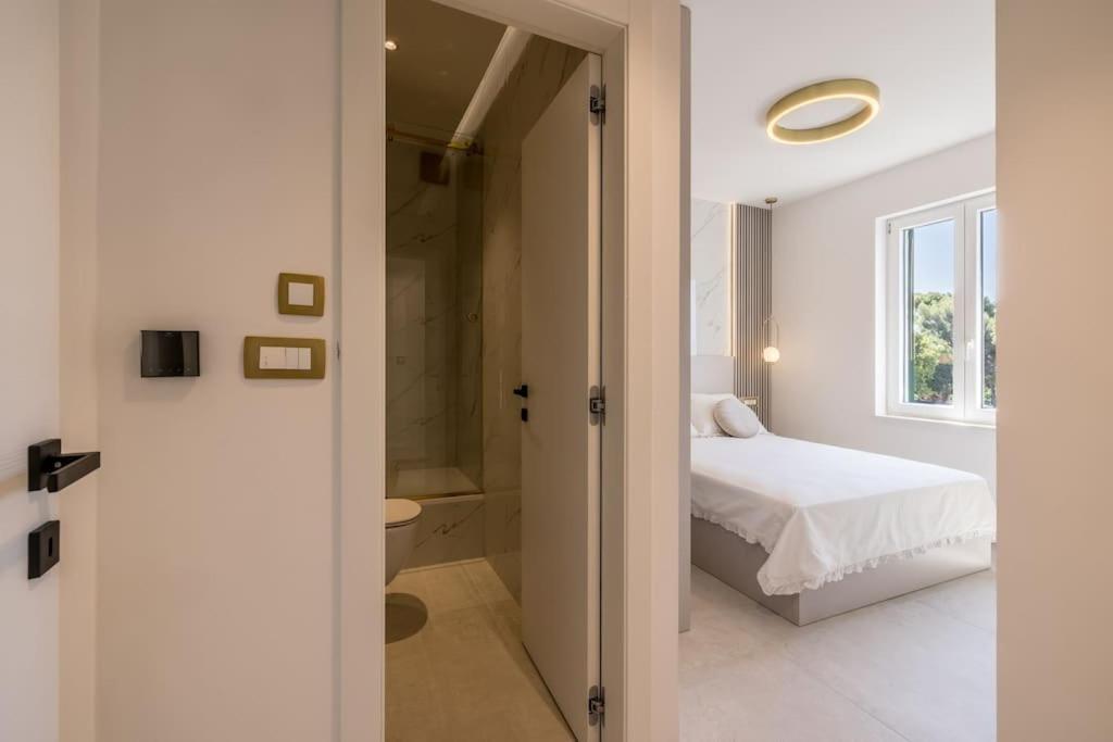 Hedonist Apartment