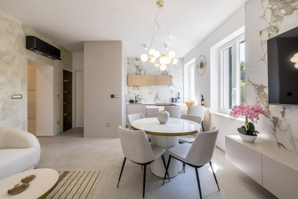 Apartment Hedonist
